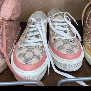Louis Vuitton Damier Azur rare pink sneakers size 37.5.Worn 10 times!Comes w bag